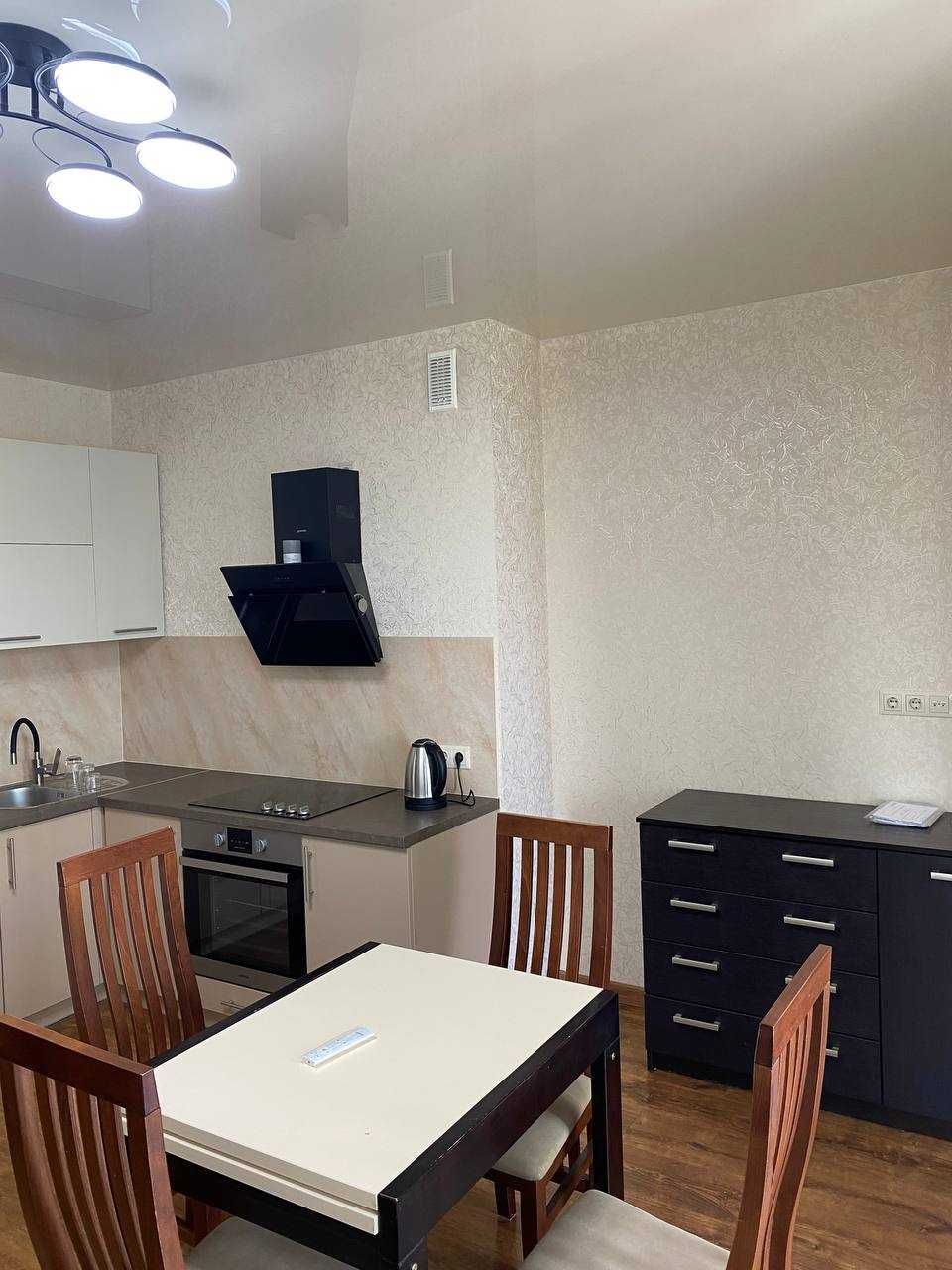 Оренда 1-кімнатної квартири з кухнею студією у ЖК Парус Парк