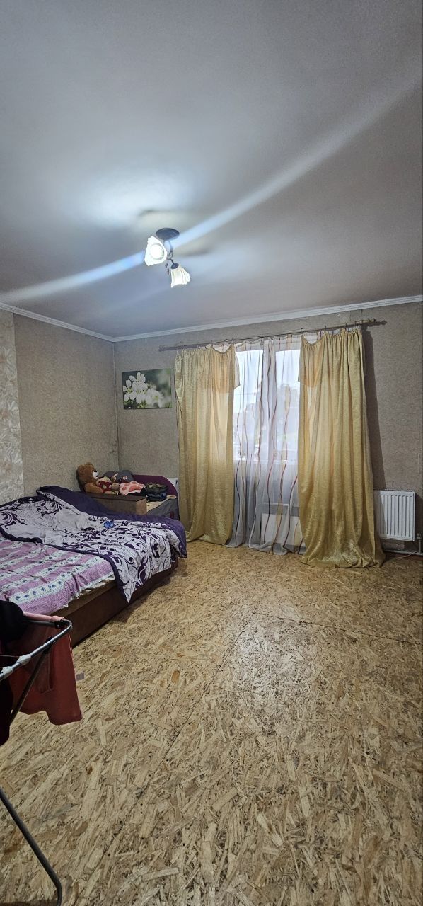 Частина будинку 2 поверхи та одне житло