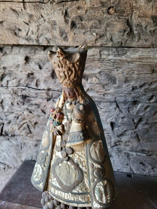 Stara figurka Czarna Madonna z Hal Maryja
