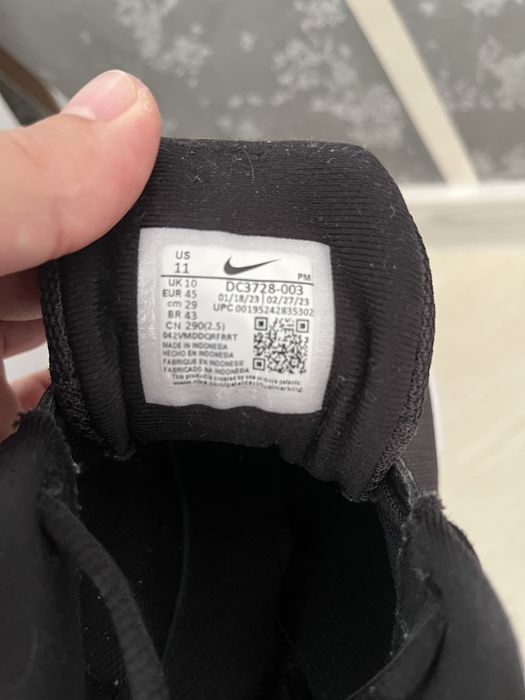 Продам кросівки NIKE