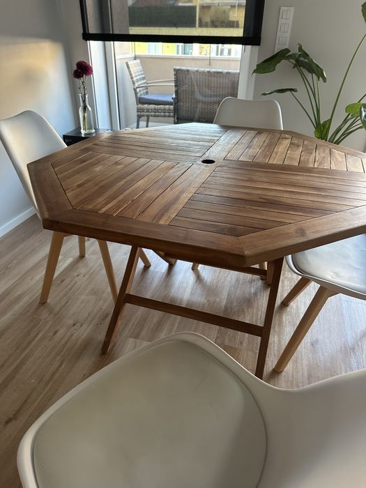 Conjunto mesa e cadeiras