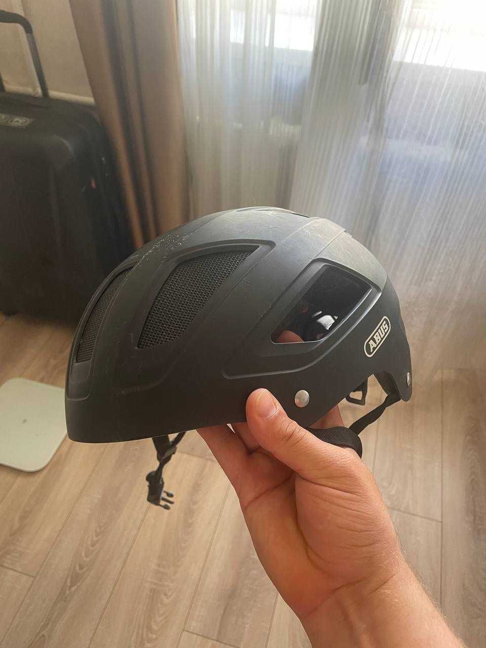 Шолом Abus Hyban 2.0 чорний