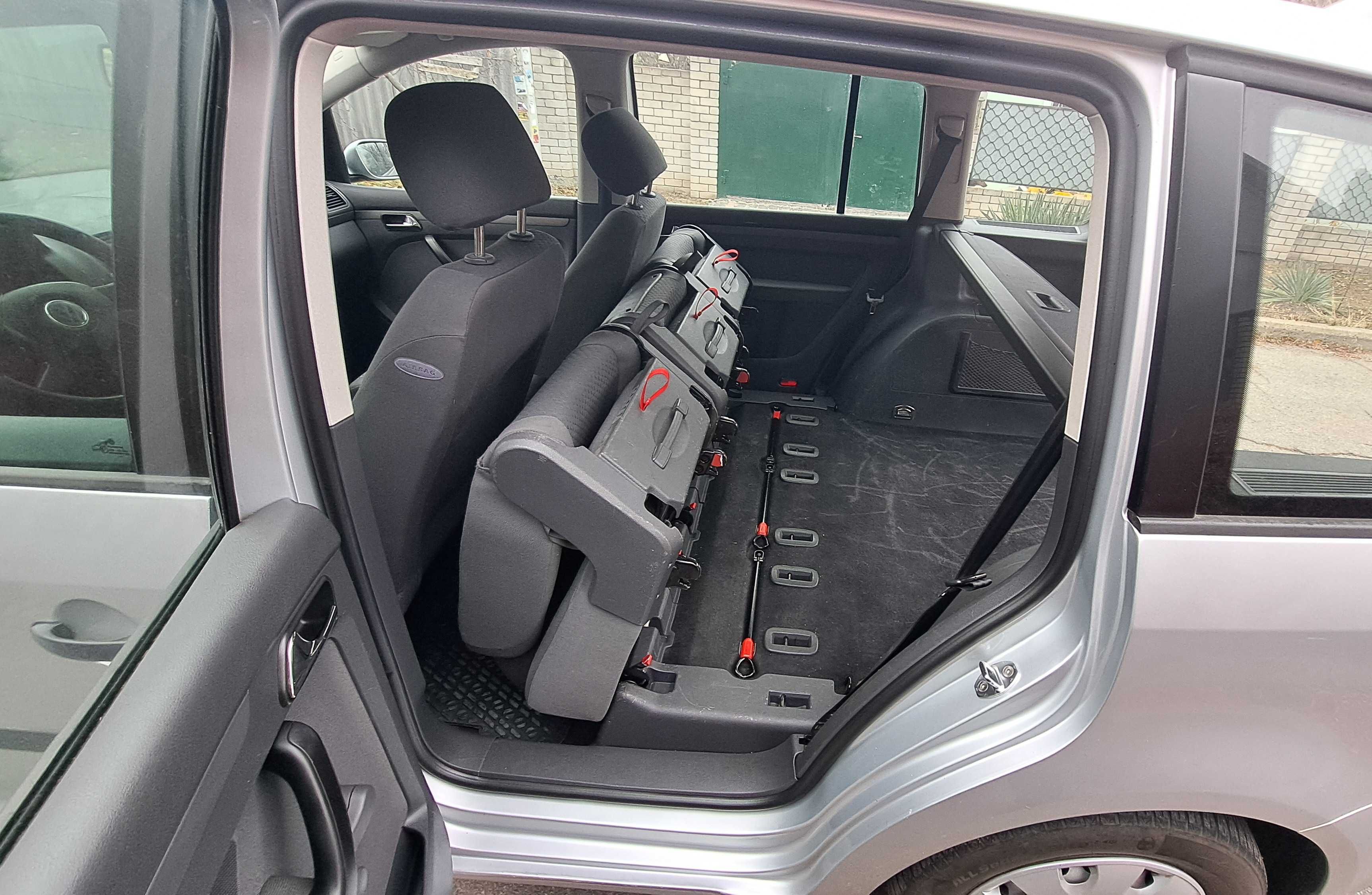 Volkswagen Touran 1, 6 бензин 2004 рік з Німеччині у гарному стані.