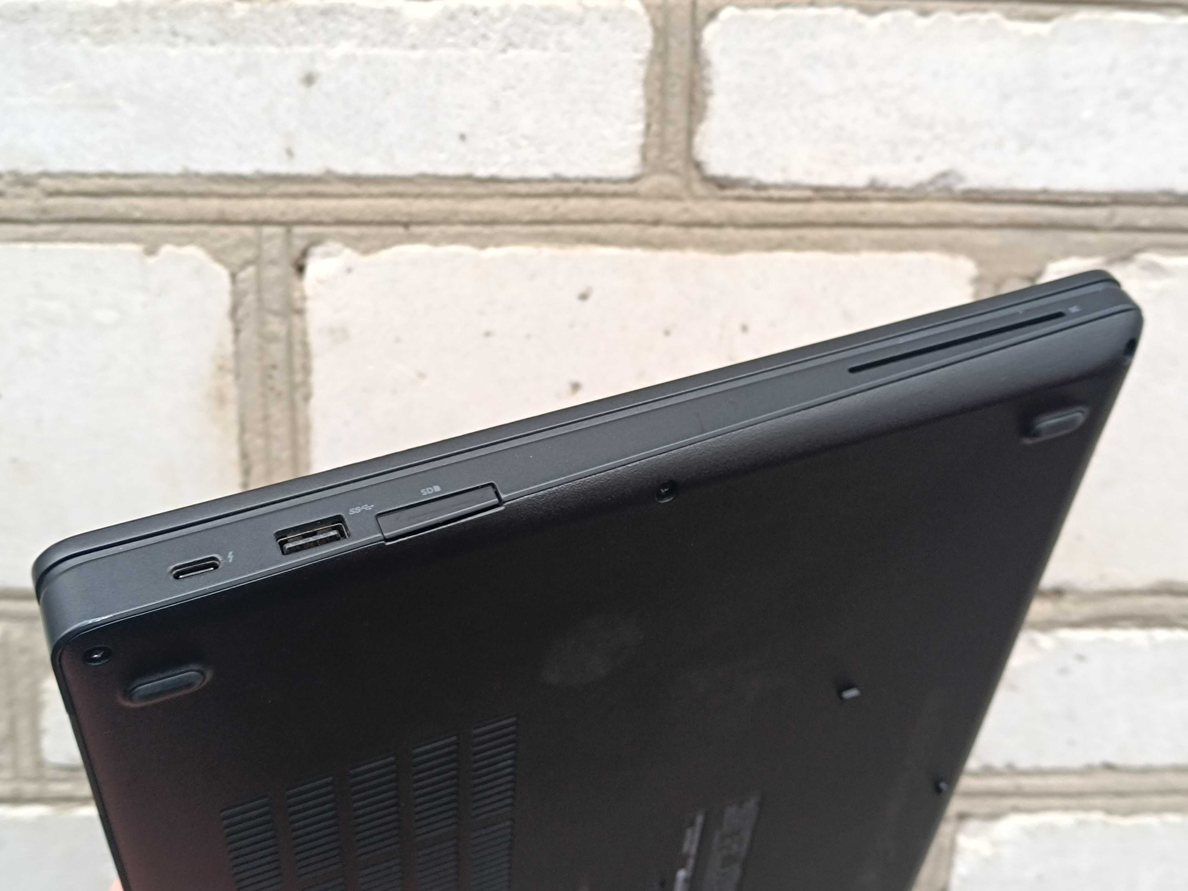 Ігровий ноутбук DELL (i5 7440HQ/16/256/Nvidia 940MX 2GB)