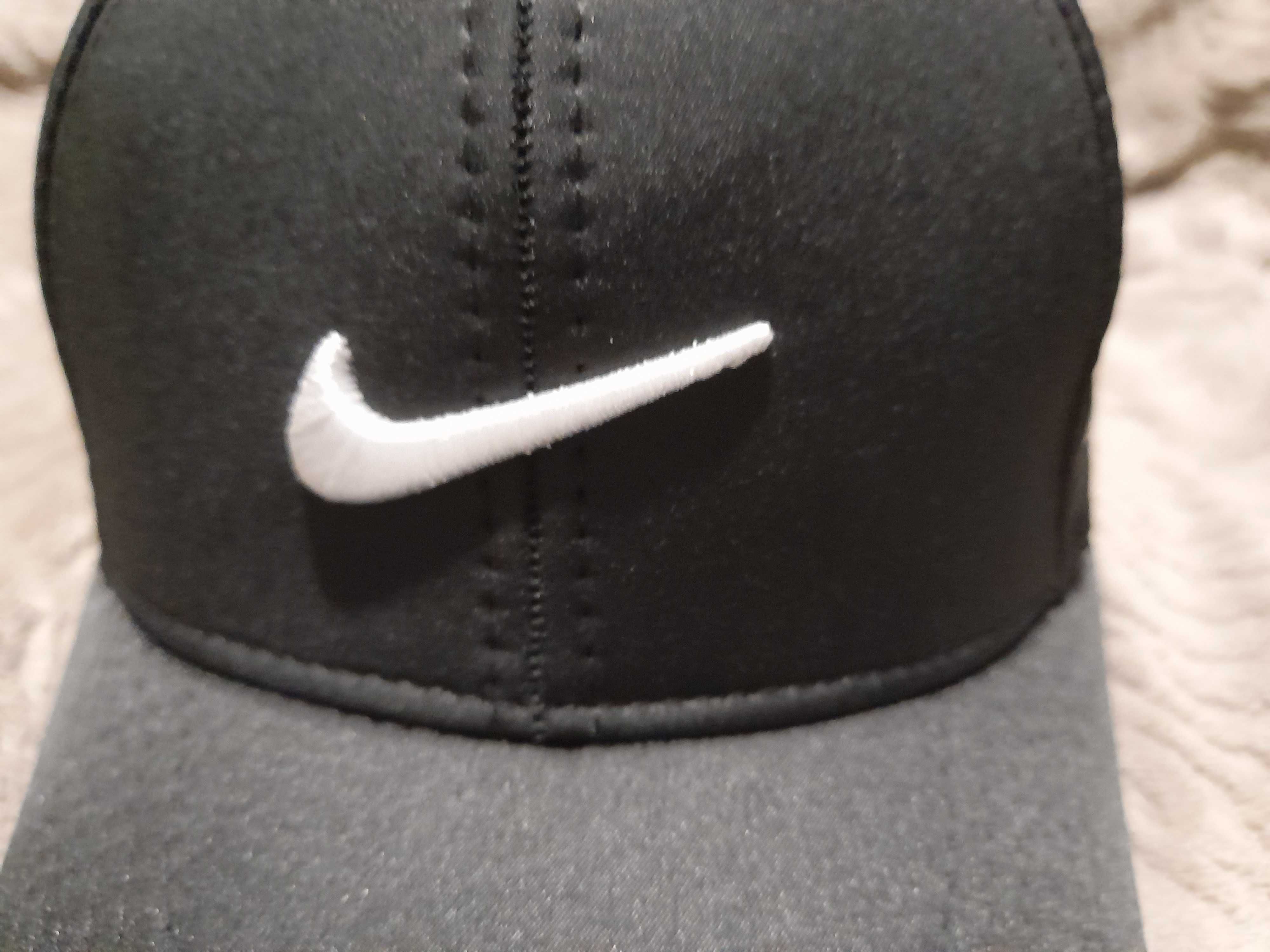 Czapka z daszkiem logowana Nike czarna nowa