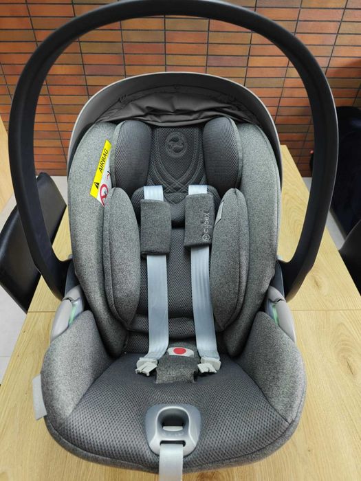 Cybex Cloud T+ i-size z bazą obrotową + adaptery do wózka