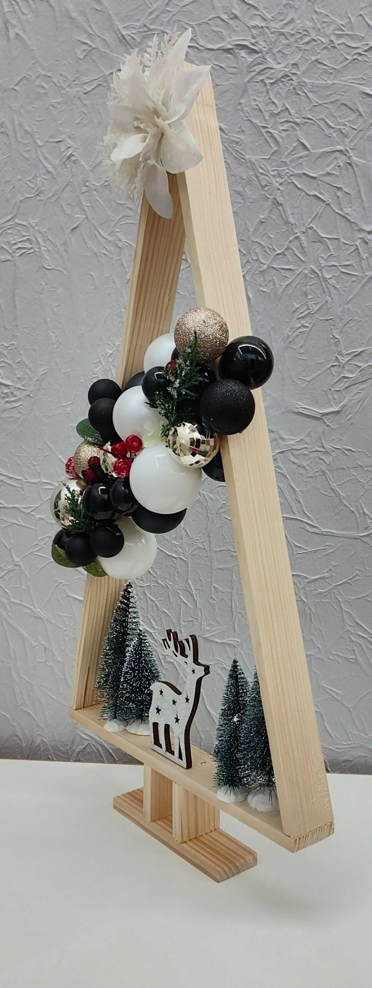 Drewniana choinka 65 x 31cm z bombkami renifer choinki piękna czarny