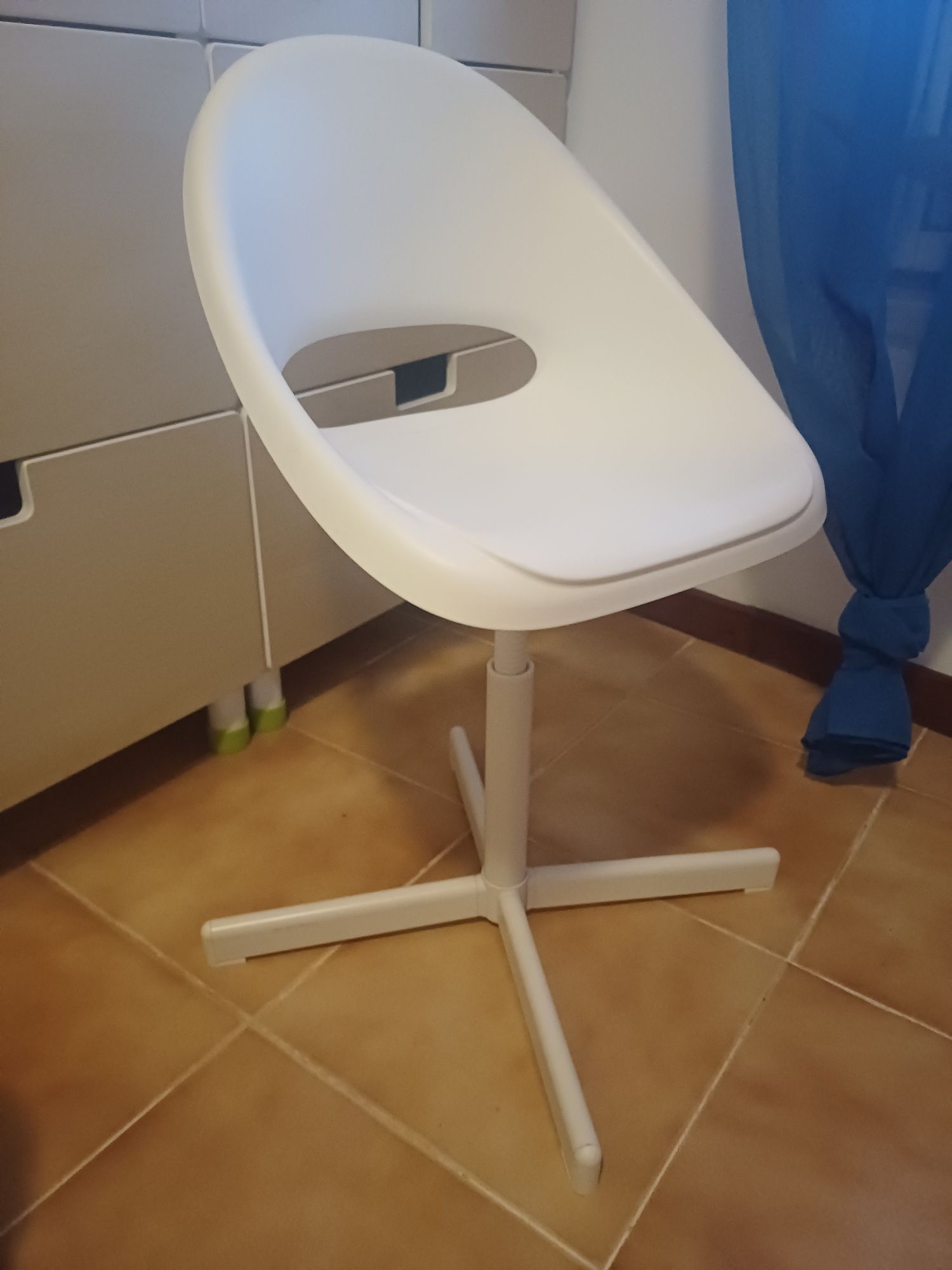 Cadeira giratoria de criança