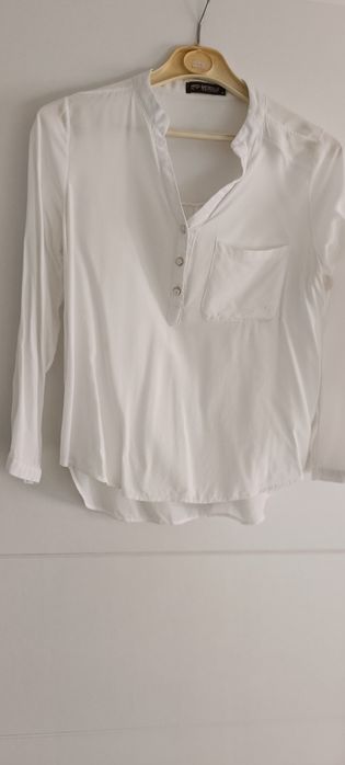 Camisa branca de manga comprida . Usada. Tamanho S