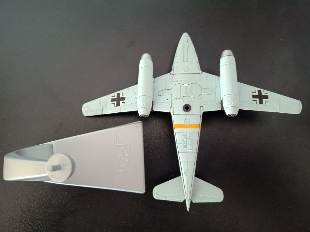 Samolot diecast corgi Me262 1/72