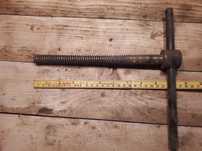 Stara śruba trapezowa ( gwint TR 18x4 ) imadło