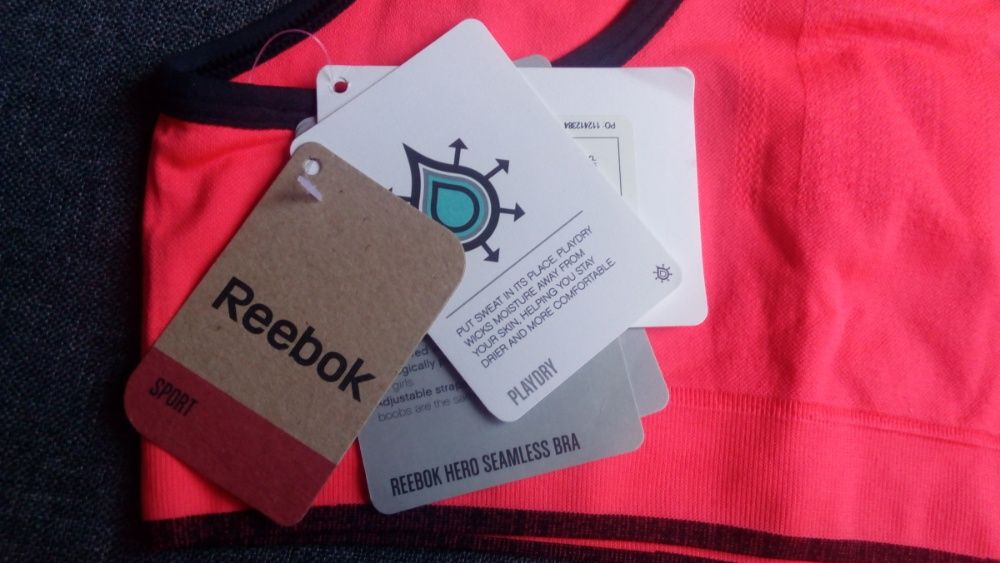 Новый спортивный топ Reebok размер S
