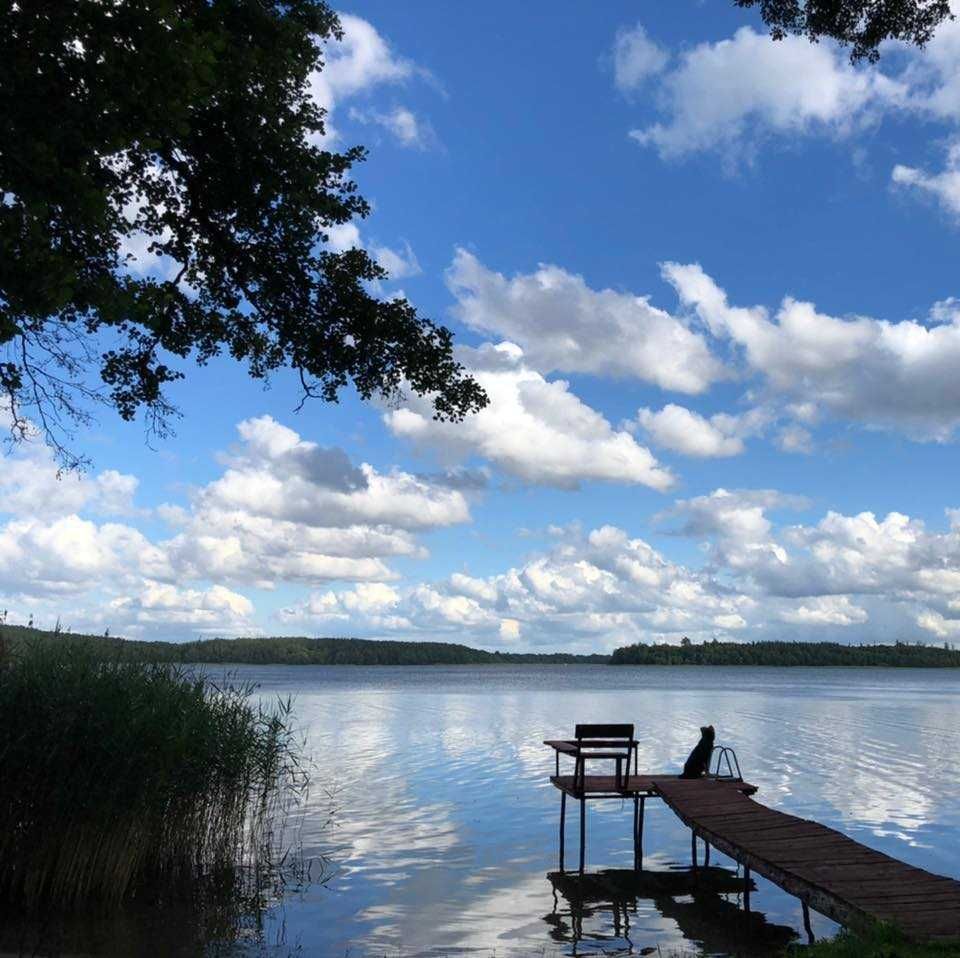 Domek nad jeziorem z własną linią brzegową