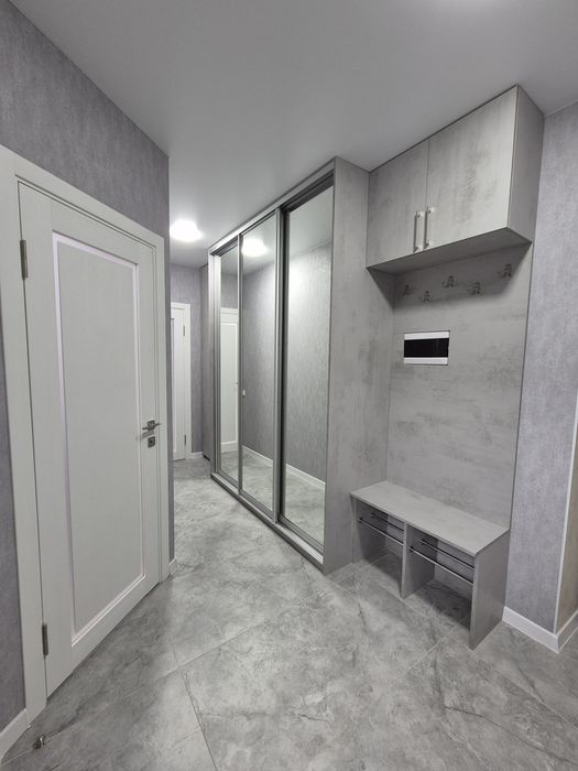 Здається 2 кімнатна квартира на Озерній