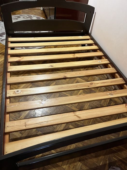 Продам деревʼяне ліжко