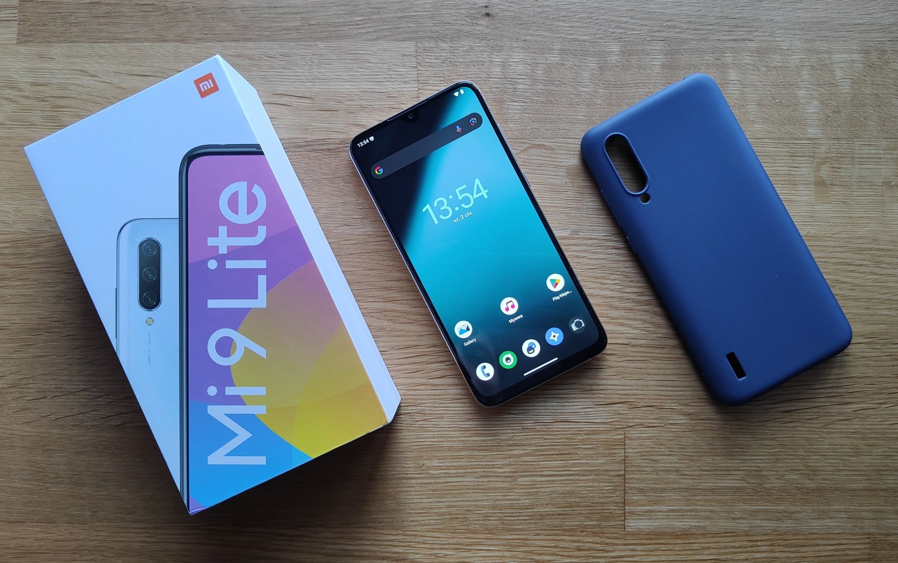 Смартфон Xiaomi Mi 9 Lite White (Android 15, 6Gb/64Gb)