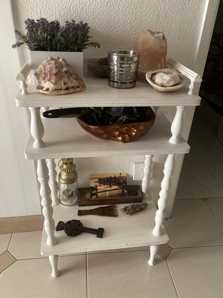 Conjunto de espelho com cómoda em madeira