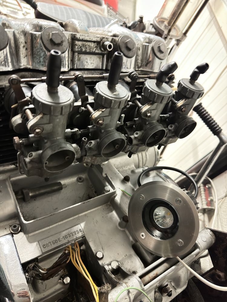 Motor Honda 750 four K0 com carburadores