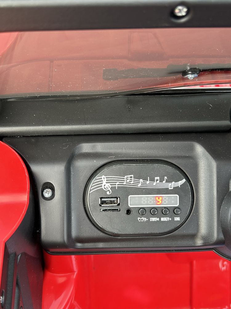 Auto na akumulator Duży Jeep Gumowe koła skórzane siedzenie światła
