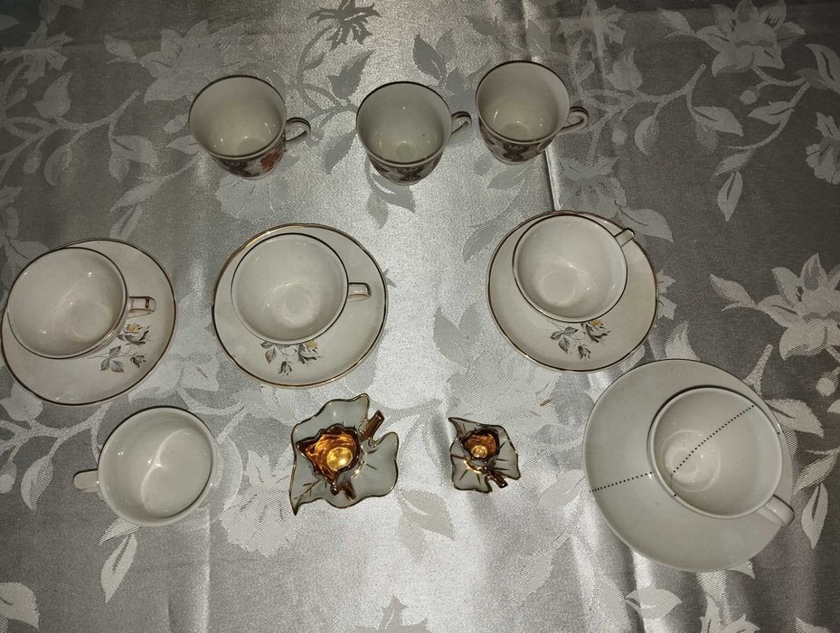 Chávenas diversas antigas