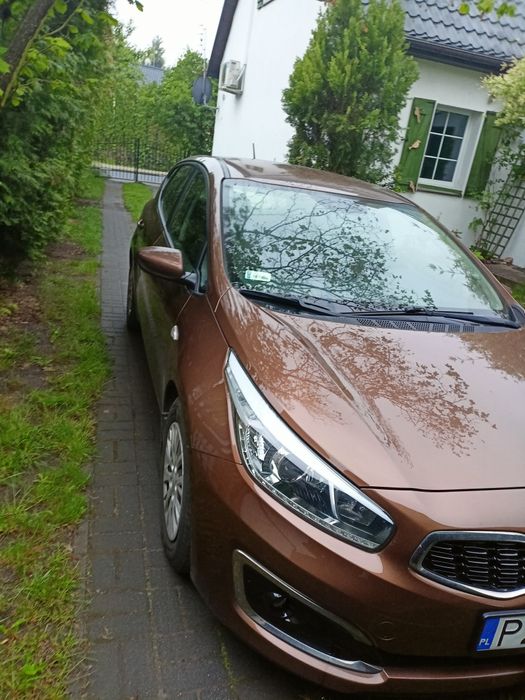 Sprzedam PILNIE Kia cee'd 1,4 MAŁY PRZEBIEG