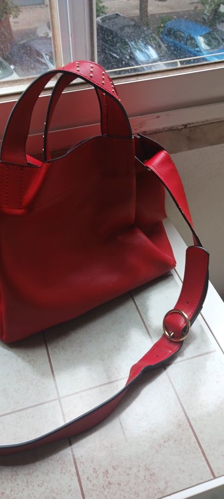 Malas novos,cor vermelha, cada 12€