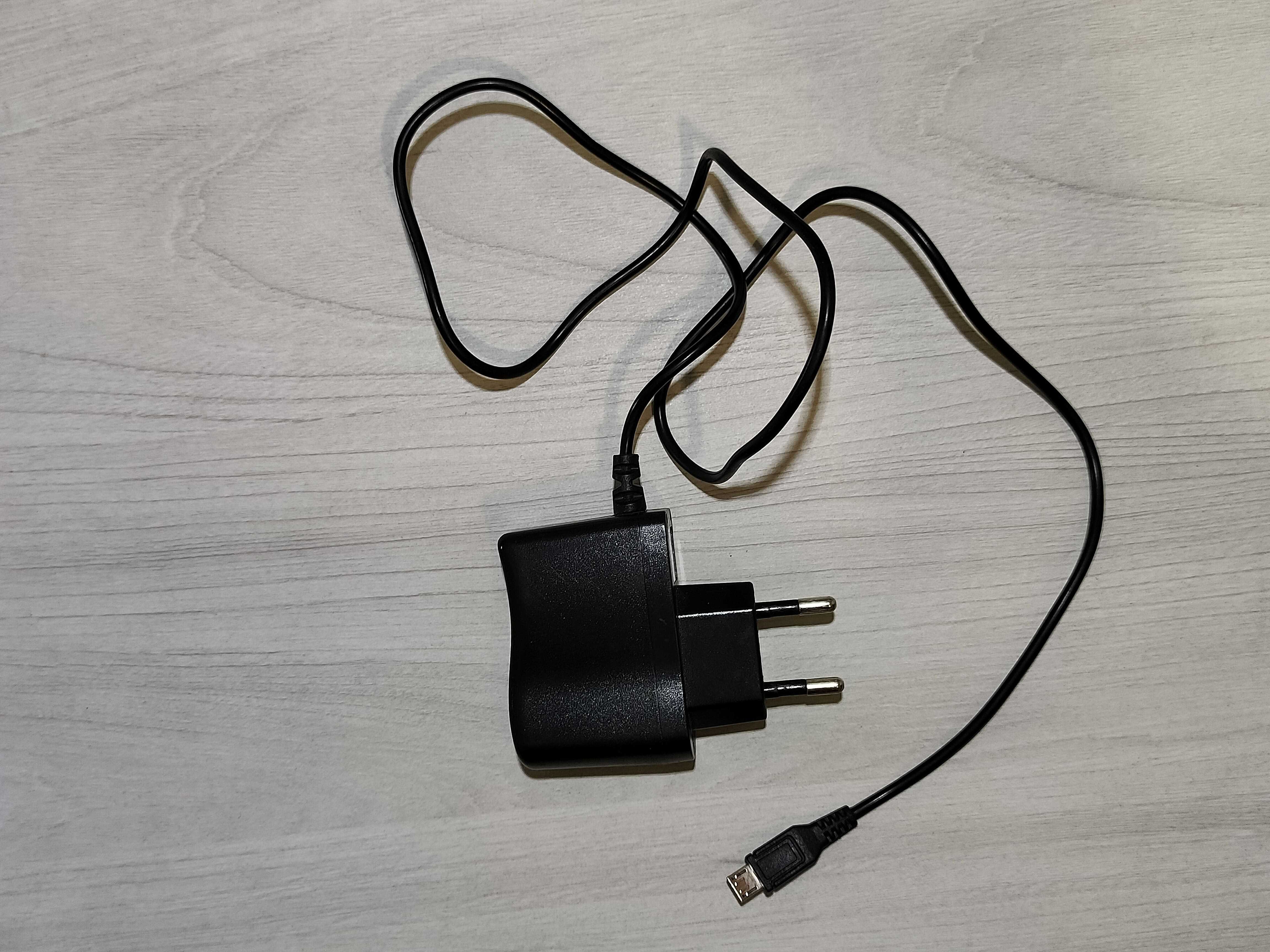 Сетевое зарядное устройство XOA-L1A5-011C5211-R с Micro-USB