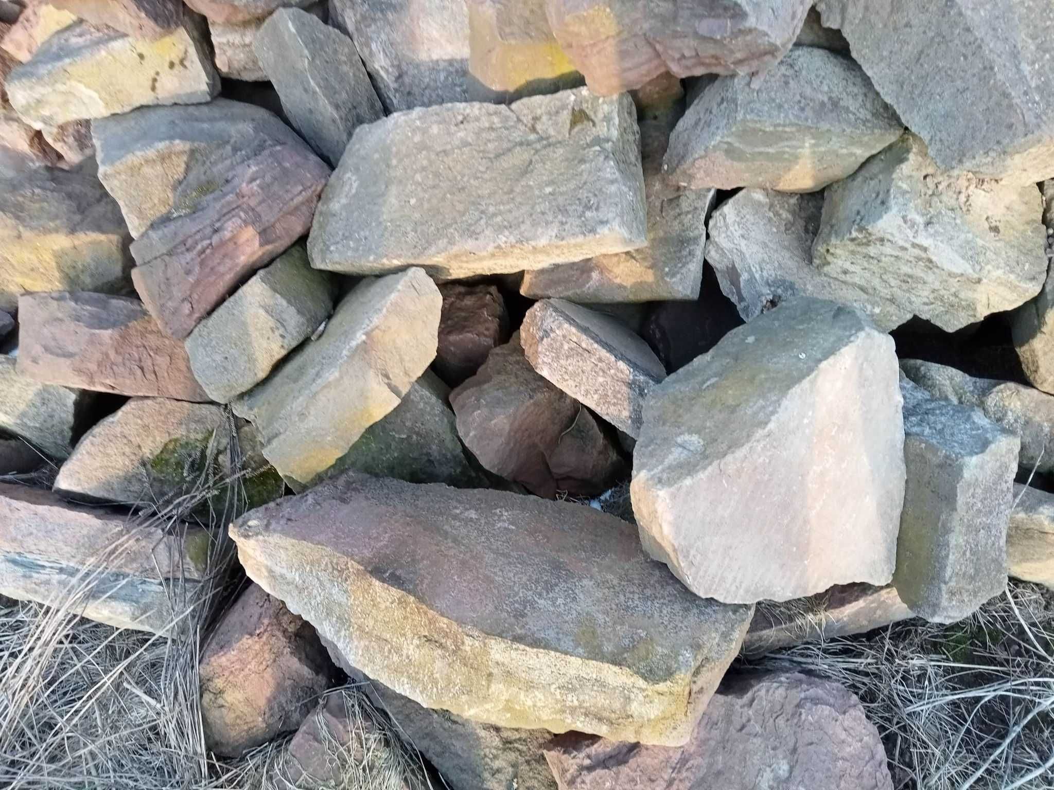 Kamień czerwony twardy