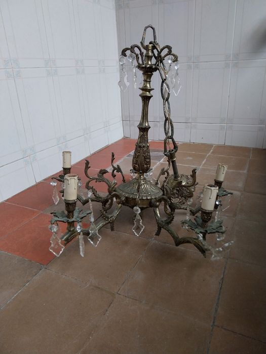Candeeiro de tecto. Candelabro, lustre