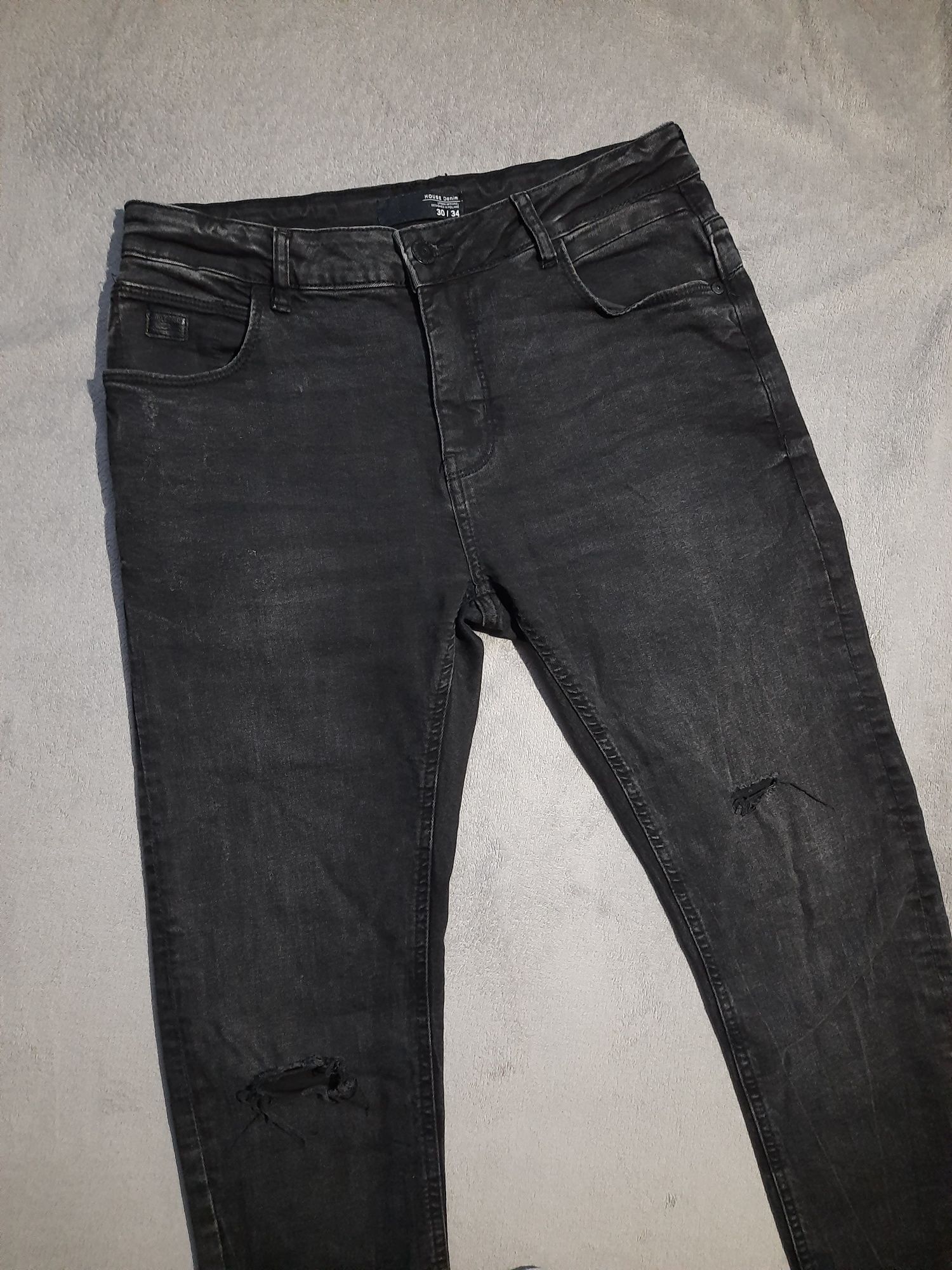 Czarne spodnie jeansowe męskie z dziurami skinny House