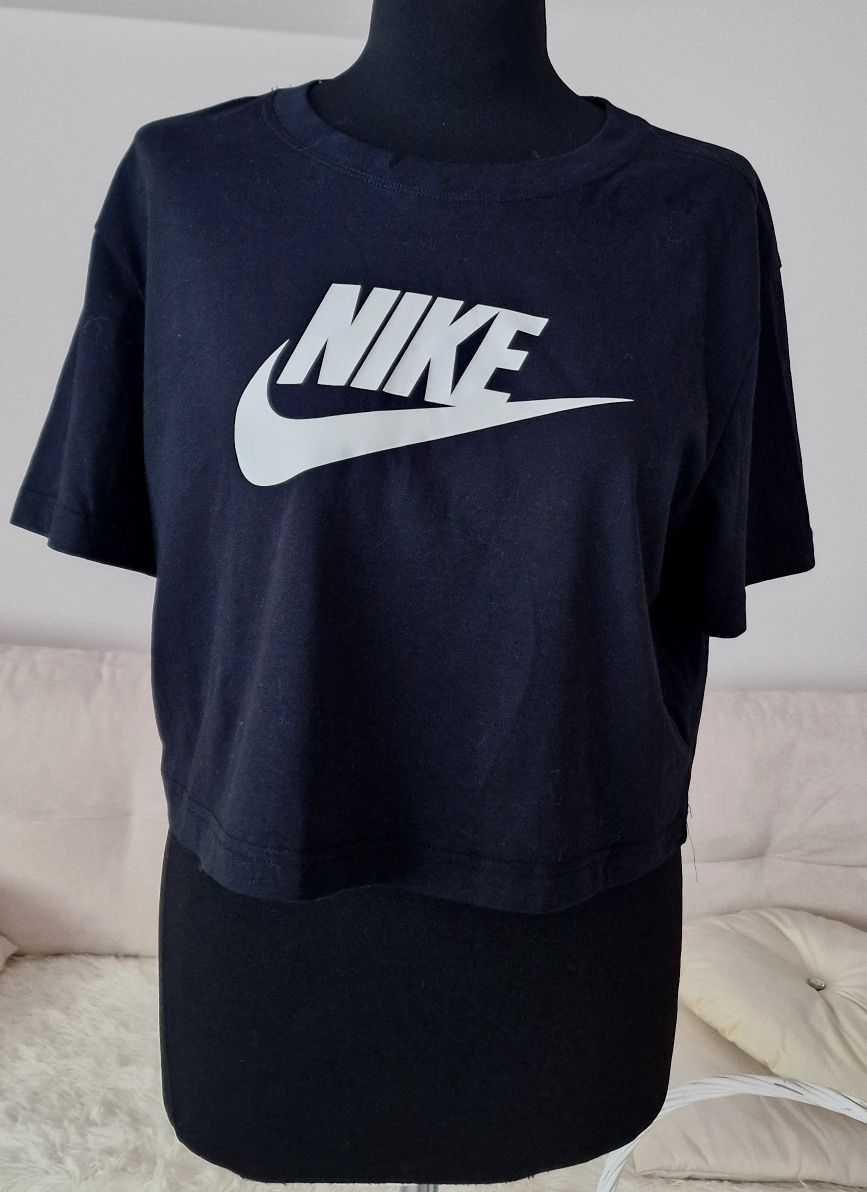 T- shirt z nadrukiem " Nike".