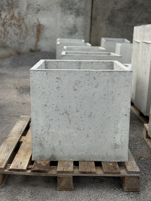 Бетонні підвазонники (кашпо)