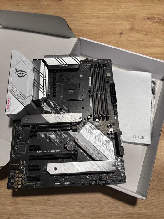 ASUS ROG STRIX B550-A Gaming — AM4 — Б/У