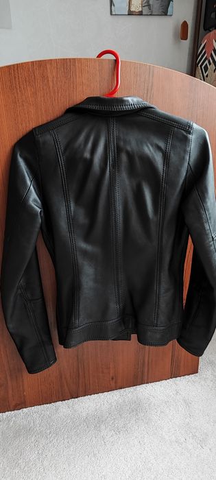 Жіноча кожана куртка