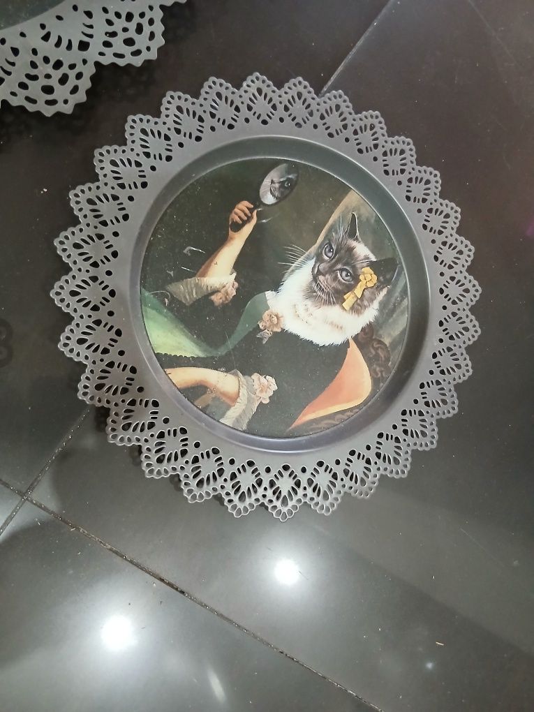 Talerze ozdoba koty stan idealny 3 talerze z kotami