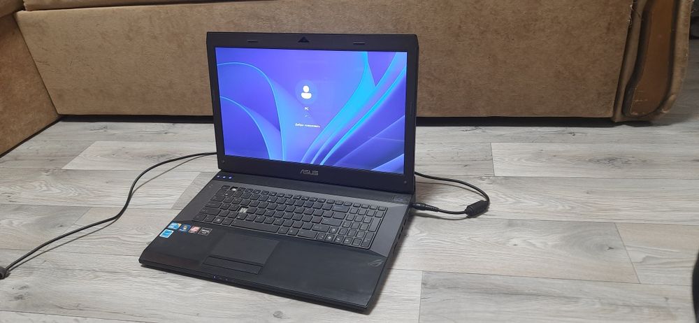 Ігровий ноутбук ASUS ROG G73JH — Core i7 / Radeon HD 5870 / 17,3″