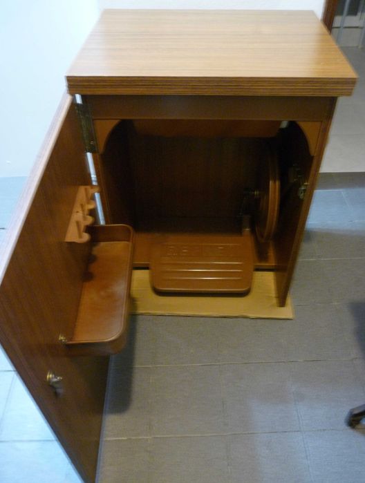 Máquina de costura marca OLIVA