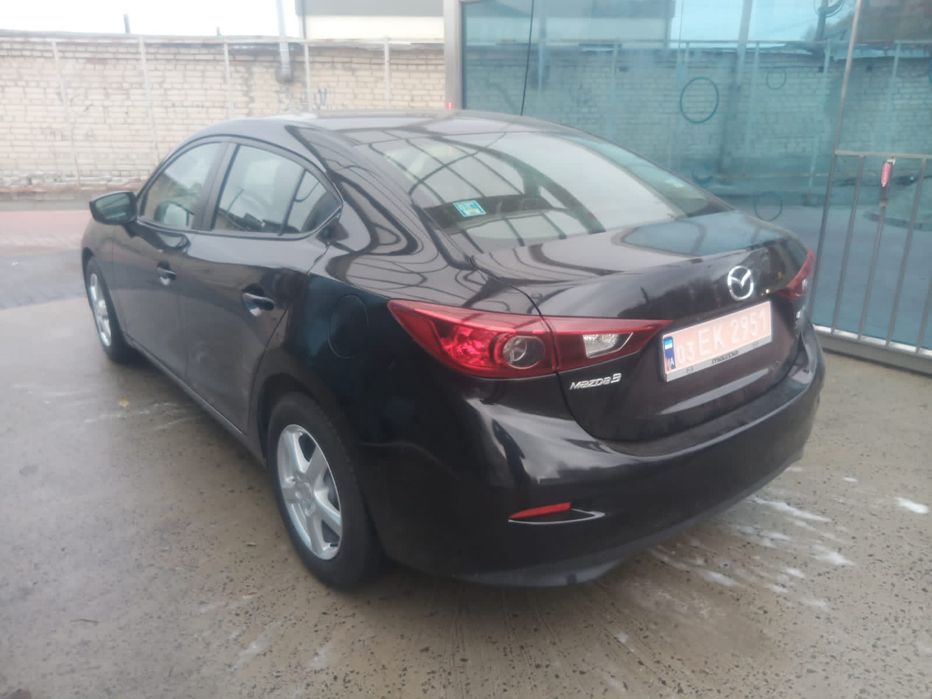 Автомобіль марки MAZDA3