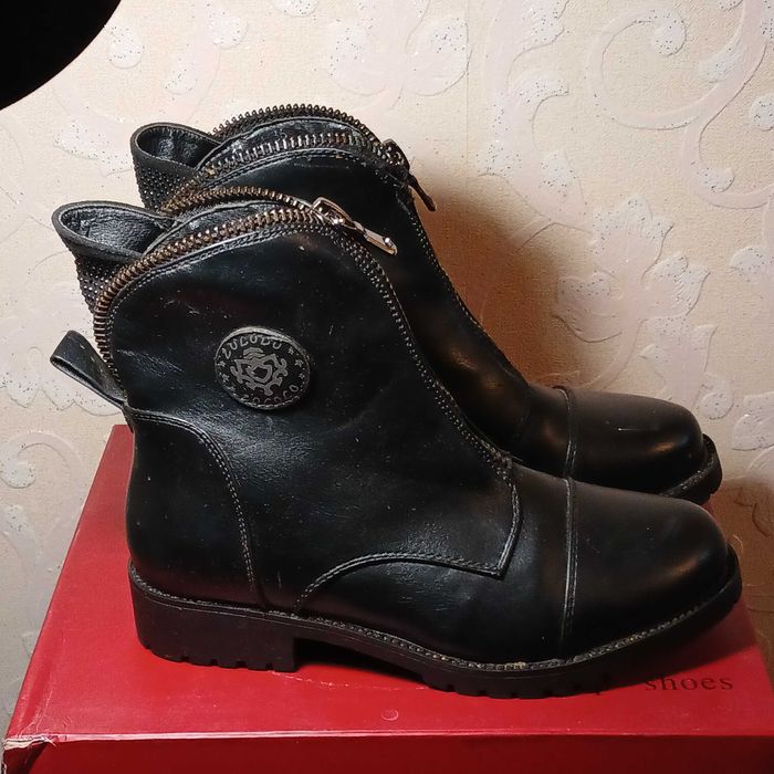 Зимние черные теплые полусапожки по выгодной цене.