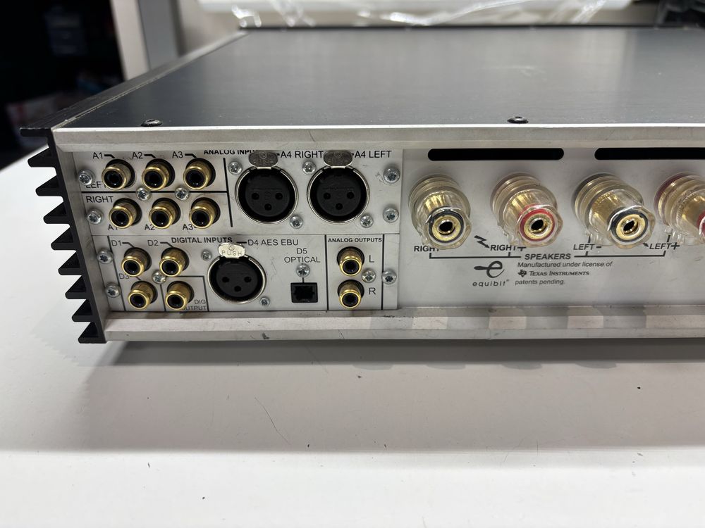 Lyngdorf TDA 2200 wzmacniacz stereo