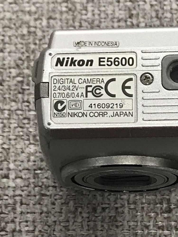 Nikon Coolpix 5600 Camera