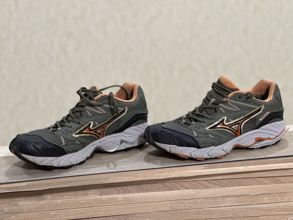 Кросівки mizuno gore-tex (30см)