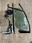 Стекло в дверь перед лев Ford Escape mk4 2021