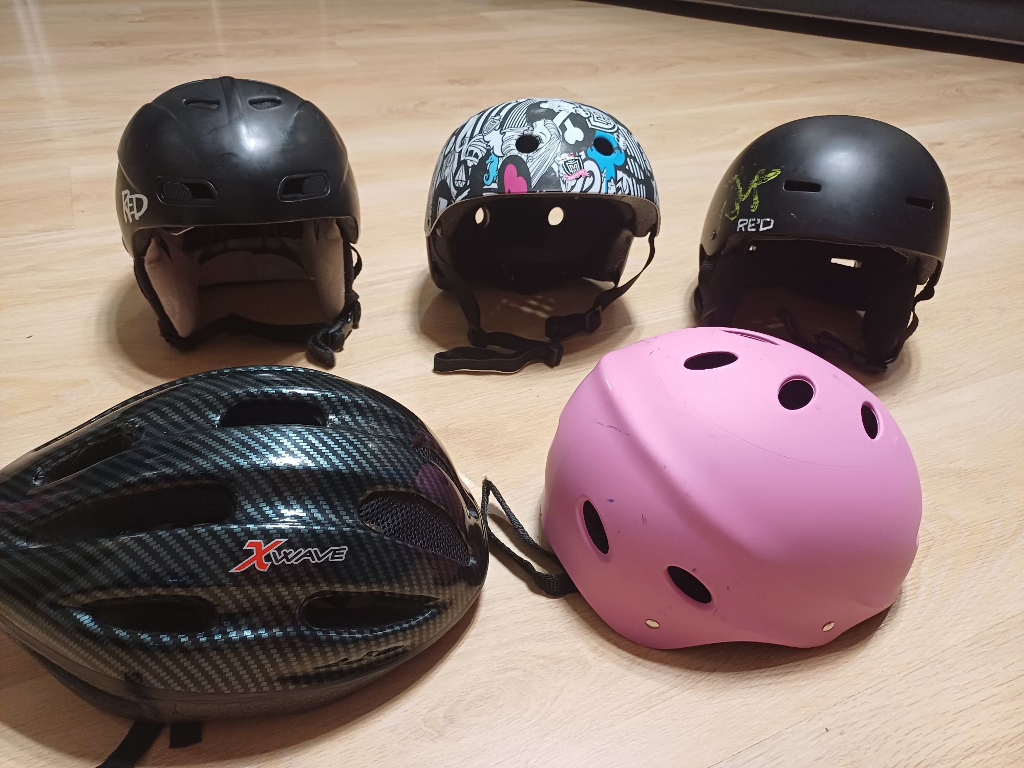 Продам шлемы RED BUZZCAP для  зимних видов спорта,вело, роликов, само