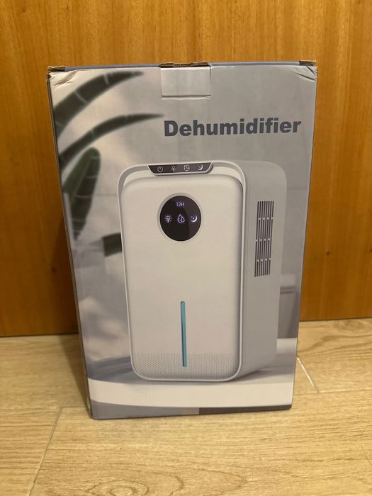 Desumidificador com reservatório de 2,5L.