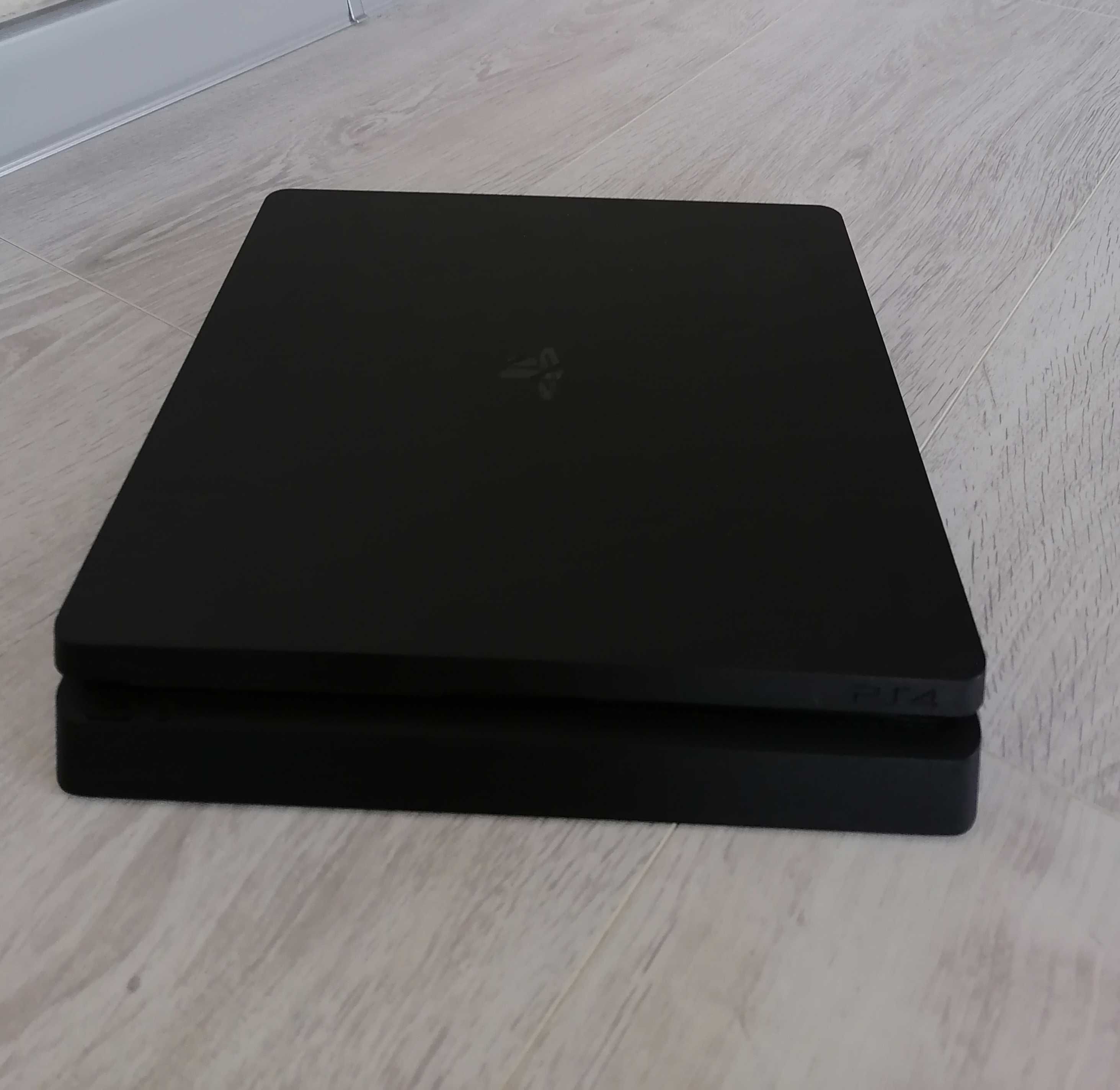 Продам PlayStation 4 Slim на 1 Tb + Аккаунт