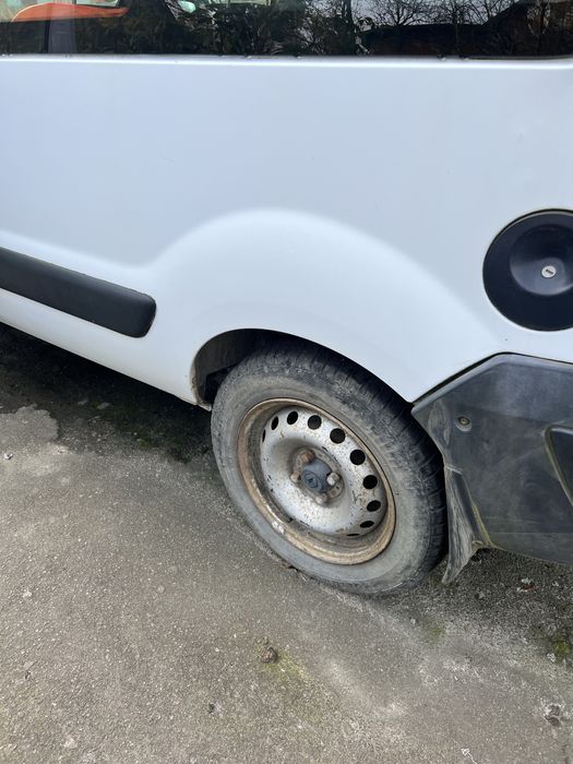 Рено кенго       .