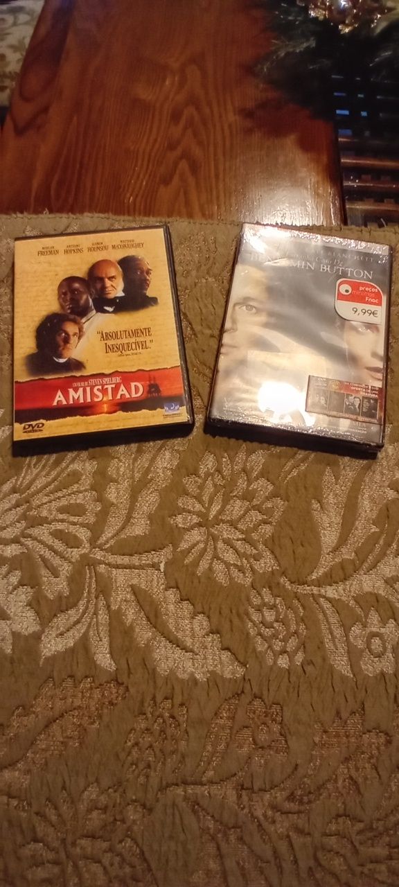 2 filmes dvd benjamin button e amistad