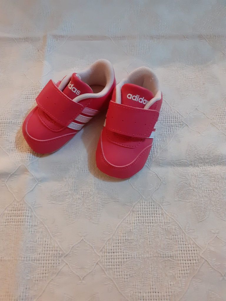 Sapatilhas adidas para menina Nº17 ( tenho outros tamanhos)