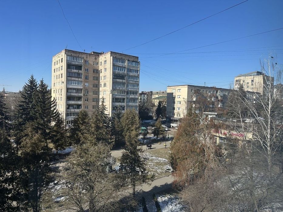 Продається простора 4 - кім. квартира в центрі з видом на Лебединку "